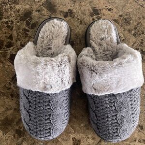 Slippers Size M❤️❤️